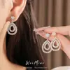 Pendientes vintage de segunda mano con pasador de plata chapada en oro real e incrustaciones de circonita, diseño de gota de agua, pendientes únicos con un toque de lujo ligero y sensación de alta gama