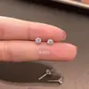 Pendientes pequeños de diamantes brillantes de cuatro garras para mujer, modernos y versátiles, piercing simple coreano para la oreja, no es necesario quitarse los pendientes para estudiantes al dormir