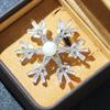 Elegante Broche de Copo de Nieve Giratorio de Doble Capa con Circonitas Microincrustadas de Lujo Ligero Elegante Pin con Sensación de Alta Gama para Mujer