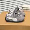 Zapatos Deportivos para Bebés Niños 2026 Primavera Verano Nuevos Zapatos Cortez para Niñas Estilo Coreano Suela Suave Antideslizante Zapatos de Entrenamiento Alemanes para Niños Modernos
