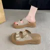 Sandalias de plataforma con cuña para mujer, modelo nuevo de verano 2026, sandalias versátiles para mujeres bajitas, pantuflas de mujer antideslizantes con suela blanda