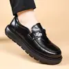 Nuevos Zapatos de Cuero Casuales para Hombre Otoño e Invierno Estilo Británico Retro Cuero Genuino Suela Gruesa Mocasines Suela Suave Antideslizantes Aumentadores de Altura Zapatos de Conducir