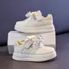 Zapatillas para Niña 2026 Otoño Nuevas Lindas Dibujos Animados Estudiante Zapatos Deportivos Ligeros Transpirables Casuales Zapatos Blancos