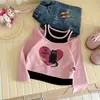 Tongxingyuan Roupas Infantis Coleção Primavera 2026 Conjunto Estiloso de Camiseta de Malha para Bebê com Estampa e Calça Jeans Novo Estilo de Primavera