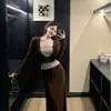 Cardigan curto abotoado puramente sedutor, camisola, saia longa de cintura alta com caimento amplo e perna larga, caimento justo, conjunto de três peças para o início do outono
