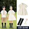 Disfraces para la actuación del coro del Día del Niño, uniformes para la clase de recitación de primaria, atuendos para la ceremonia de inauguración de la junta deportiva, atuendos para la foto de graduación de kínder