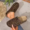 Zapatos mocasín retro con estampado de leopardo europeo y americano con ribete de cuerda de cáñamo, suela suave, medias pantuflas estilo Birkenstock, versátiles para el uso diario, pantuflas de exterior para mujer
