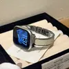 Pulseira de Metal Curva com Padrão Lichia e Couro Oleado Adequada para Apple Watch