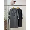Nuevo Estilo Otoño/Invierno 2026 Abrigo de Lana para Mujer con Mangas Dobladillas y Cuello de Traje, Doble Botonadura, Corte Holgado, Engrosado y Cálido