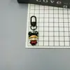 Llavero de Disfraz de Personaje de Dibujos Animados Hecho de Resina, Lindo Accesorio para Mochilas de Estudiantes, Pequeño Regalo para Mejores Amigos, Colgante para Bolsos