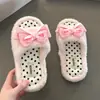 Pantufas fofas e peludas para calçar, novo estilo outono e inverno 2026, com laço, casuais, que aumentam a altura, antiderrapantes, para casa
