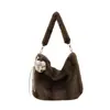 Bolso peludo personalizado de otoño e invierno para mujer, nuevo y elegante bolso de hombro versátil 2026, bolso de felpa elegante para debajo del brazo para mujer