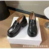 Mocassins pequenos de 10CM femininos primavera novo versátil sola grossa retrô camada única sapatos sola macia altura oculta aumentando pequenos sapatos de couro femininos