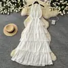 Vestido vermelho estilo francês com amarração no pescoço para mulheres, nova coleção 2026, acinturado, emagrecedor, sem costas, saia em camadas, vestido longo estilo férias
