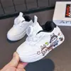 Nuevos Zapatos Infantiles para Niñas y Niños Primavera y Otoño 2026, Zapatos de Piel Blancos, Tenis de Media Caña de Dibujos Animados de Moda