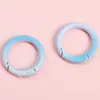 Anillo de llavero con cierre de resorte pintado en spray de aleación, cuenta retorcida en forma de corazón redondo, accesorio de gancho de cuentas hecho a mano para DIY