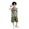 Conjunto de Duas Peças Moda Casual para Crianças Maiores, Estilo Leve, Novo Top Regata e Shorts de Verão 2026 para Meninos