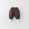 Pantalones casuales de algodón puro para bebés y niños pequeños, colección otoño/invierno 2026, unisex, corte holgado, versátiles, acolchados y con puños elásticos