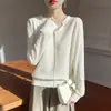Elegante Top Base para Mujer, Nuevo Estilo Primavera/Otoño, Encaje, Estilo Coco Chanel, Cuello en V, Delgado, Manga Larga, Suéter, Tejido de Punto, Top Pequeño
