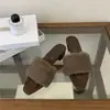 Nuevas Chanclas de Cuña Peludas Marrones de Punta Cuadrada con Correa Única, Estilo Perezoso de Cuero Suave, Pantuflas Versátiles de Felpa para Exteriores