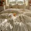 Conjunto de Quatro Peças de Leite Fleece Esculpido Espesso de Inverno com Acabamento de Renda Feminina Cobertor de Coral Roupa de Cama Conjunto de Três Peças