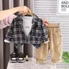 Conjunto Masculino Infantil 2026 Novo Estilo Fashion Kids Bebê Primavera Outono Xadrez Manga Longa Conjunto de Três Peças Atacado