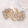 Broche texturizado estilo coreano para mujer, broche de aleación de alta gama, corsage de lujo ligero, nicho, con pedrería, pasador fijo anti-exposición, decoración para abrigo