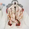 Lenço de Seda Estampado Sade Feminino Primavera e Outono Novo Lenço Quadrado Versátil Elegante Proteção Solar Xale de Seda Turbante