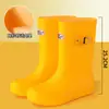 Moda Outono e Inverno Botas de Chuva Femininas Quentes de Cano Médio Roupa para Exterior Dias Chuvosos Botas Aquáticas Pai e Filho Antiderrapante Trabalho de Recolha no Mar Sapatos de Chuva Comércio Exterior