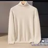 Nueva camiseta básica de punto de cachemira para otoño e invierno, moderna para negocios y para ir al trabajo, de color liso, cuello alto, simple y elegante para hombre