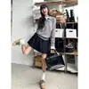 Suéter gris estilo colegial con cuello polo para mujer, nuevo modelo primavera y otoño 2025, corte holgado, adelgazante, top de punto versátil de manga larga