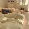 Conjunto de Cama Quatro Peças Super Estiloso Estilo Ins, Capa de Edredom Bordada em Algodão Lavado, Conjunto de Lençol de Elástico Três Peças para Quarto de Estudante Individual