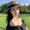 Sombrero de Paja Francés Texturizado Estilo Old Money para Mujer, Fedora de Copa Plana de Verano, Sombrero de Sol para la Playa, Sombrero con Protección Solar con un Toque de Lujo