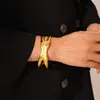 Pulsera de Apertura Corporal Creativa Transfronteriza para Mujer Pulsera Popular Personalizada Europea y Americana Acero de Titanio Chapado en Oro de 18K Fundición de Industria Pesada