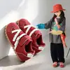 Zapatillas de entrenamiento alemanas para niños 2026 primavera y otoño nuevas zapatillas deportivas de suela plana, zapatillas versátiles casuales con hebilla y colores contrastantes, estilo Forrest Gump
