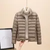 Jaqueta de Penas Feminina Transfronteiriça 2026 Novo Estilo Curto Leve Espessada Quente Slim-Fit Estilo Coreano Penugem de Pato Branco Casaco de Moda