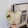 Comércio Exterior Transfronteiriço Fábrica de Origem Bolsa Saco da Moda 2025 Nova Bolsa de Ombro Transversal Feminina Cor Pura Padrão Granulado
