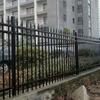 Barandilla de acero galvanizado para vallas, tubo cuadrado galvanizado, ensamblada, aislamiento escolar, barandilla de hierro soldada, personalizada, venta al por mayor