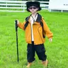 Roupa infantil para meninos, jaqueta de outono, estilo primavera e outono, novo modelo 2026, jaqueta de trabalho de outono, estilosa e legal para meninos mais velhos