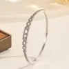 Pulsera Redonda de Tres Perlas con Microincrustaciones de Circonita de Oriente Medio, Chapada en Oro Real, Pulsera Hueca que Conserva el Color, Accesorio de Mano Versátil Estilo Europeo y Americano