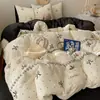 Estampado de Gatito de Dibujos Animados Tela tipo Nube Clase A Juego de Sábanas y Funda de Edredón de Cuatro Piezas para Cama de Dormitorio Juego de Tres Piezas Ropa de Cama para Niños