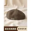 Boina de lana simple bordada con letras estilo coreano para mujer, sombrero de calabaza retro otoño/invierno, sombrero octogonal versátil, sombrero de pintor
