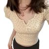 Top de manga corta con cuello en U y botones, que muestra la clavícula, para mujeres petite, juvenil y dulce, estilo princesa moderno, Verano 2026