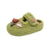 Pantuflas de algodón con suela gruesa de oso de dibujos animados para mujer, nuevos zapatos cálidos de pelo para el hogar de invierno 2026, zapatos de pelo estilo coreano