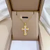 [Aço titânio] Cruz de zircão luz de luxo elegante lindo colar de diamantes completos das mulheres all-match clavícula cadeia de aço de titânio