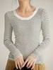 Camisa básica feminina de algodão puro de alta qualidade, com listras e mangas compridas, novo modelo outono 2026, gola redonda, corte justo, top versátil
