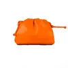 Bolsa Plissada de Couro Macio Feminina 2024 Nova Bolsa Clutch Simples Bolsa de Festa Cor Sólida Textura Bolsa de Ombro Transversal Bolsa de Clipe