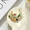 Broche de Novo Estilo Transfronteiriço, Corsage Colorido para Mulheres, Alfinete Exquisito, Estilo Retrô Europeu e Americano, Acessório para Terno, Joia Anti-Exposição