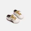 Zapatillas deportivas para niñas 2026 primavera y otoño nuevo estilo zapatillas de estrellas para niños mayores zapatos casuales suela blanda antideslizantes zapatillas para correr
