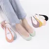 Novedad de verano calcetines de tirantes cruzados de seda helada para mujer calcetines invisibles finos para la palma del pie calcetines de barco antideslizantes de silicona para mujer al por mayor